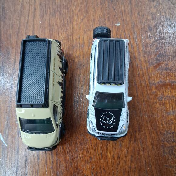 HOT WHEELS Premium Set of 2 Diecast Cars Mercedes Sprinter + Toyota Land Cruiser - Picture 4 of 11